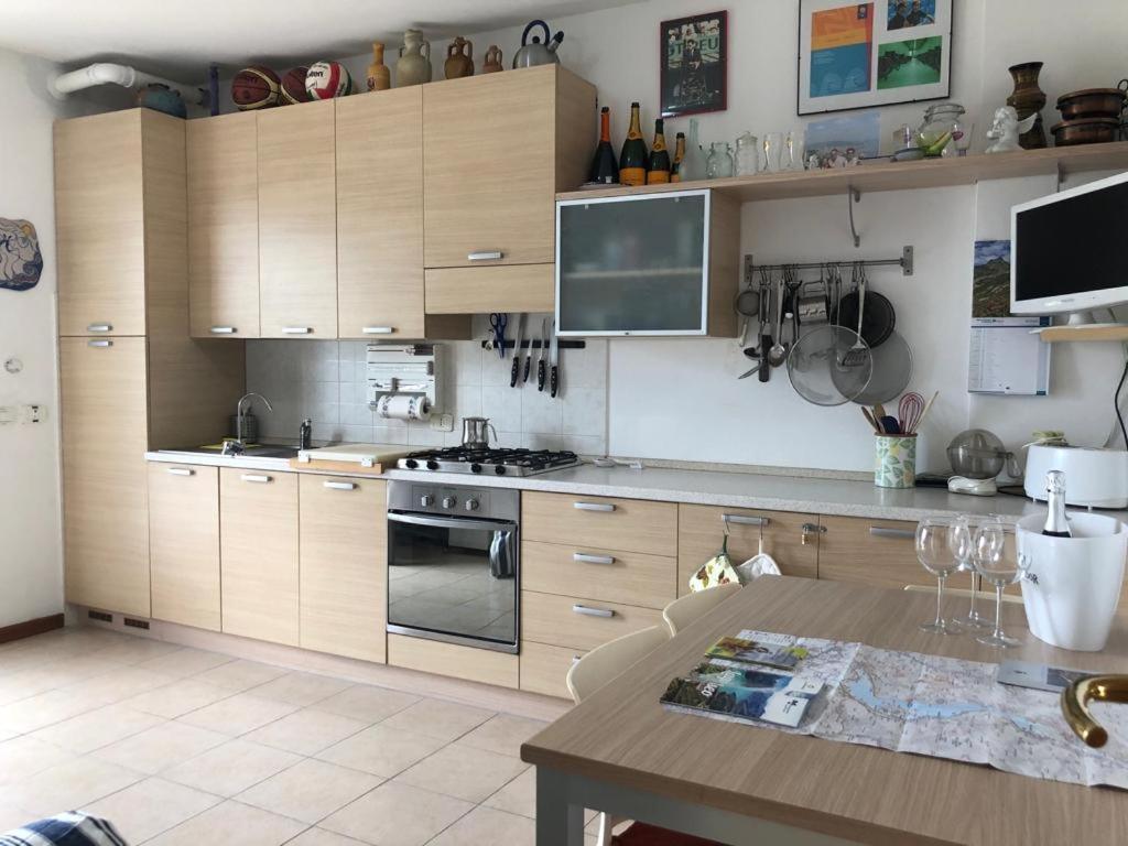 Villa Mirella: Casa Vista Lago Con Piscina Рива ди Солто Екстериор снимка